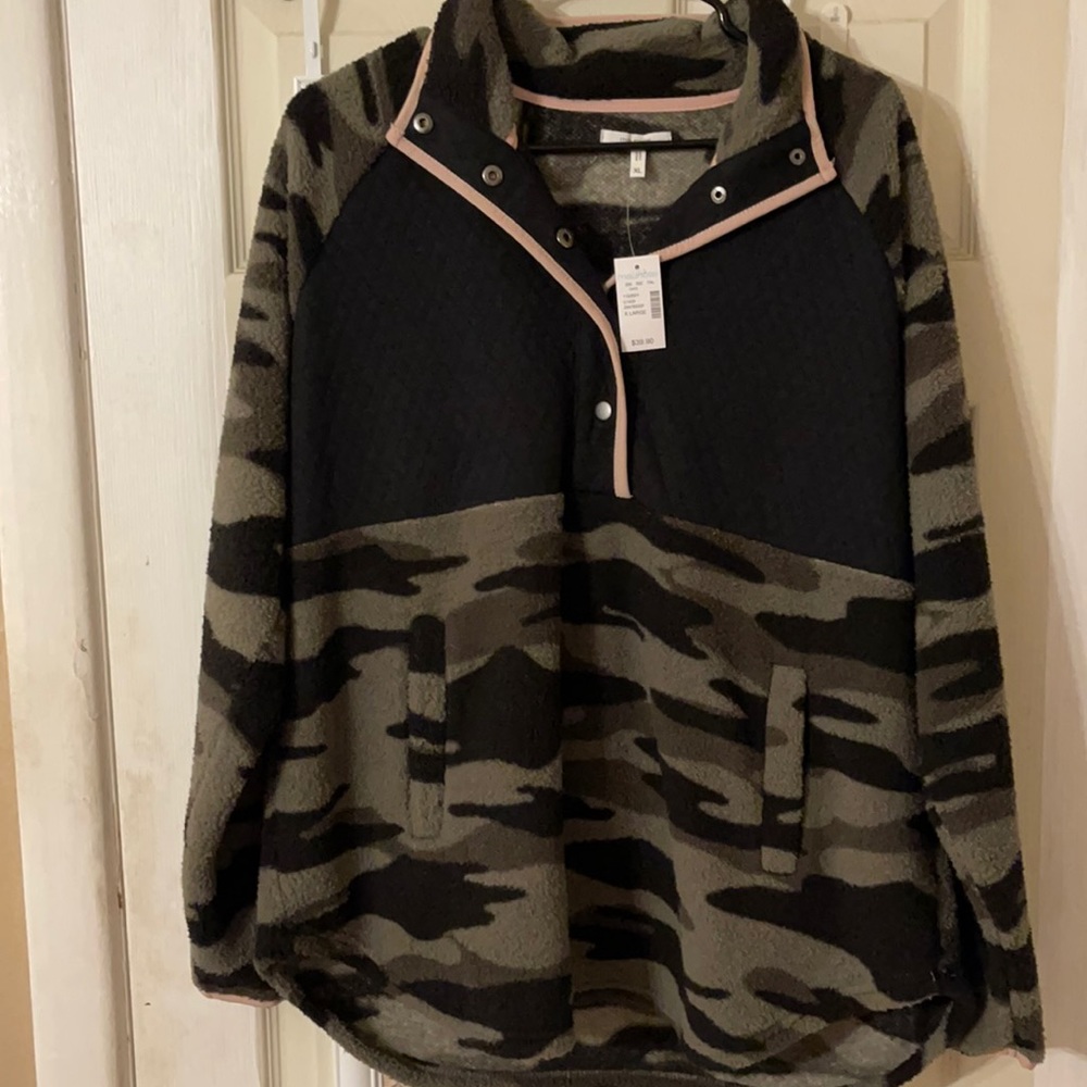 BNWT Maurices Camo Fleece Pullover